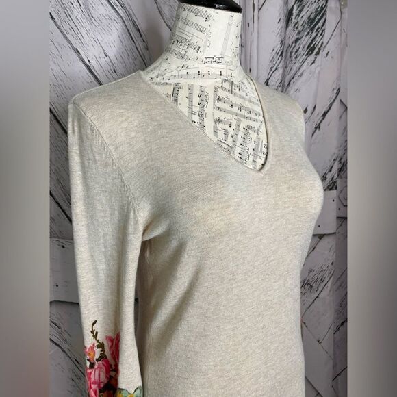 INC. International Concepts V-neck Floral Sweater Bell Sleeves Size M - Picture 3 of 6